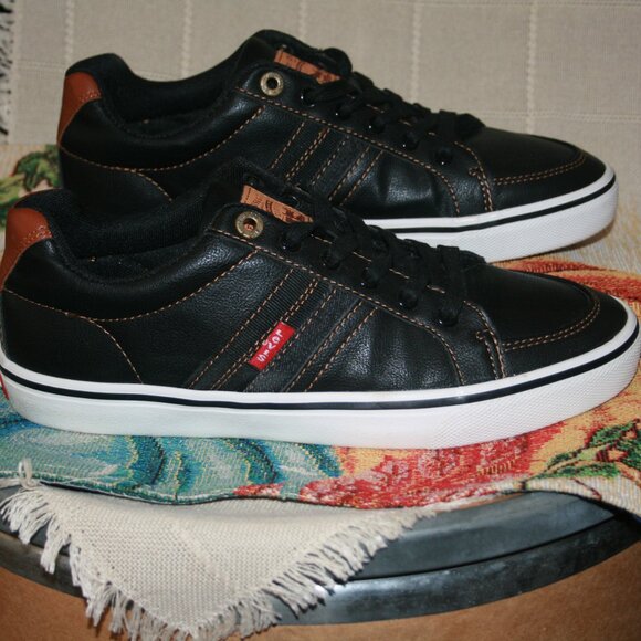 Levis Comfort Sneakers - Picture 3 of 9